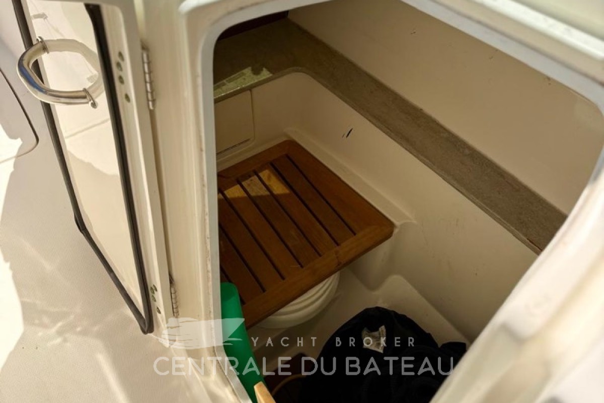 BOSTON WHALER - 320 VANTAGE - thumbnail 11