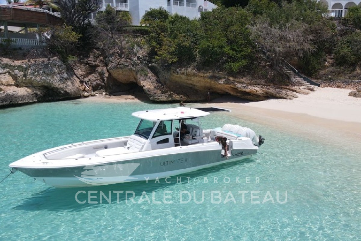 BOSTON WHALER - 370 OUTRAGE - thumbnail 0