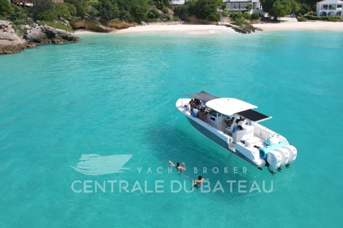 BOSTON WHALER - 370 OUTRAGE - thumbnail 1