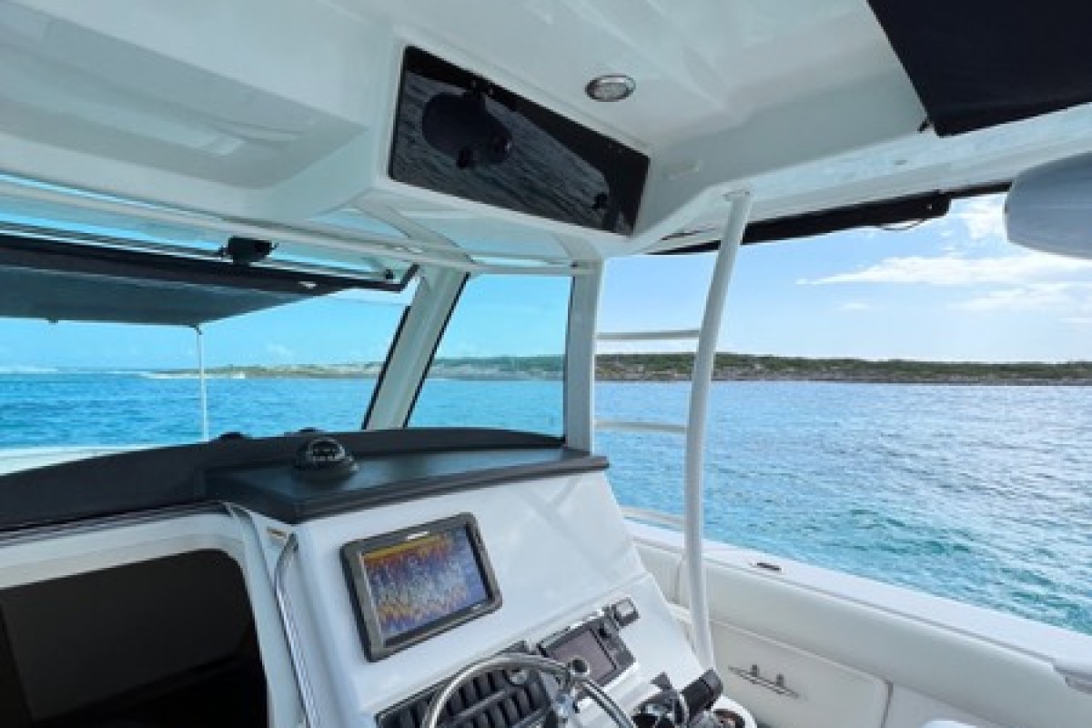 BOSTON WHALER - 370 OUTRAGE - thumbnail 6