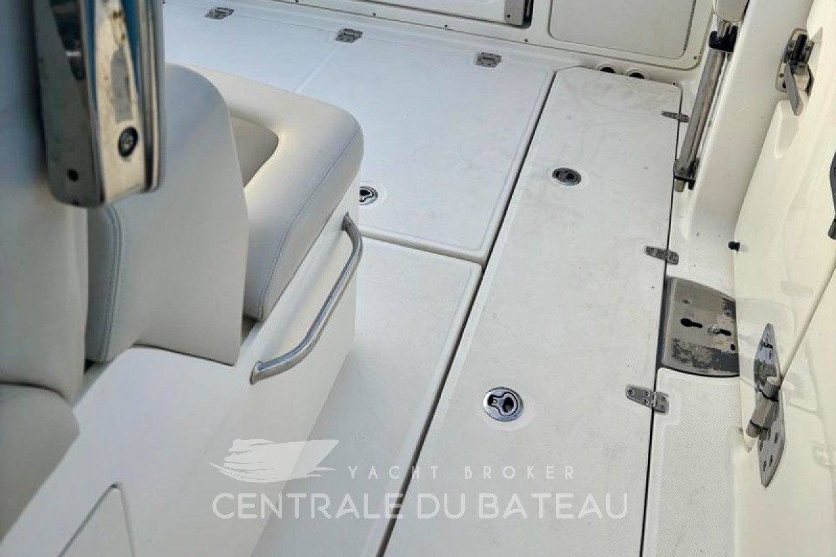 BOSTON WHALER - 330 OUTRAGE - thumbnail 7