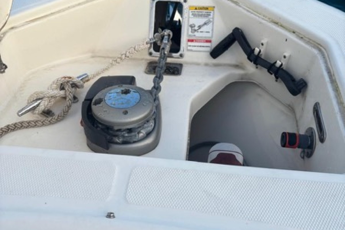 BOSTON WHALER - 330 OUTRAGE - thumbnail 22