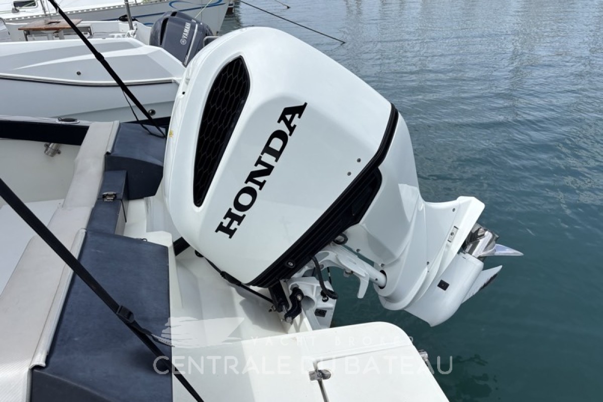 Moteur Honda à la marina du Marin en Martinique - BMA X222 - Centrale du Bateau