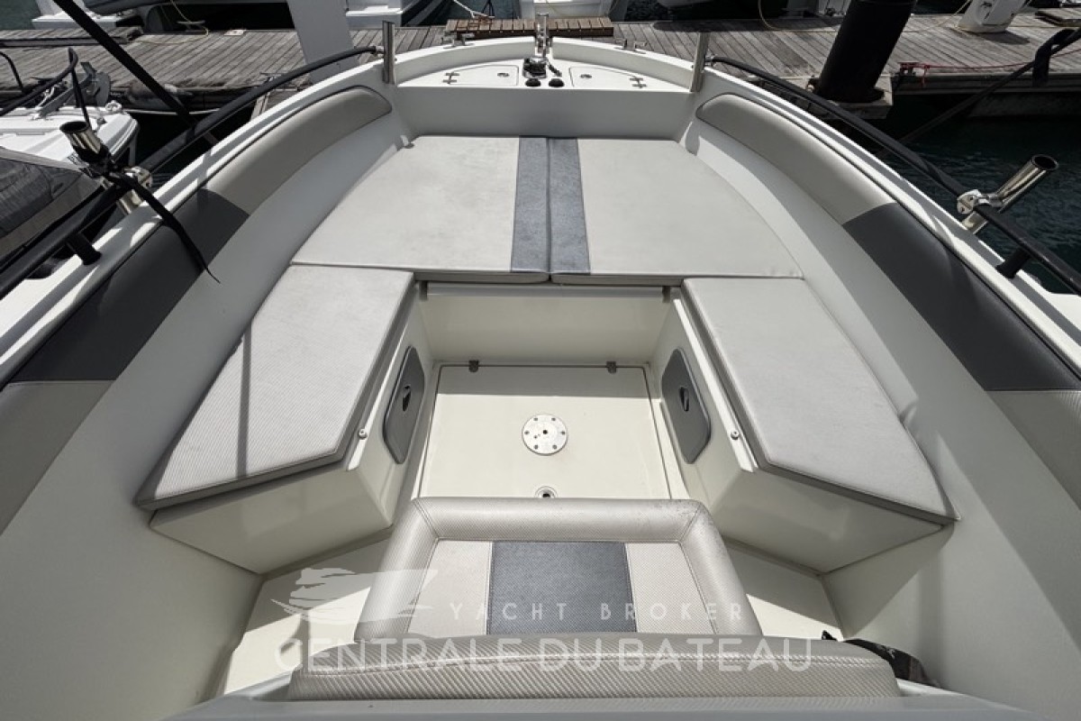 Banquettes et siège avant - BMA X222 - Centrale du Bateau