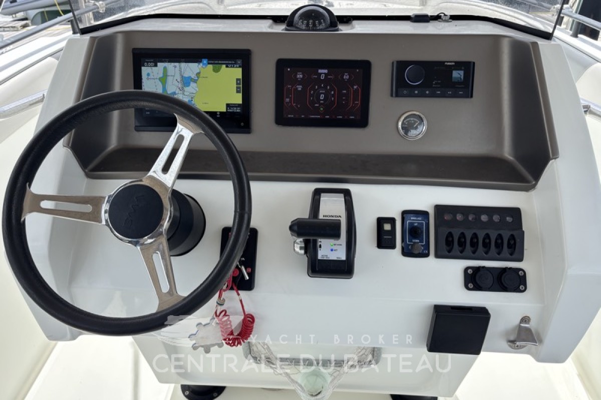 Poste de pilotage bateau BMA X222 - Centrale du Bateau