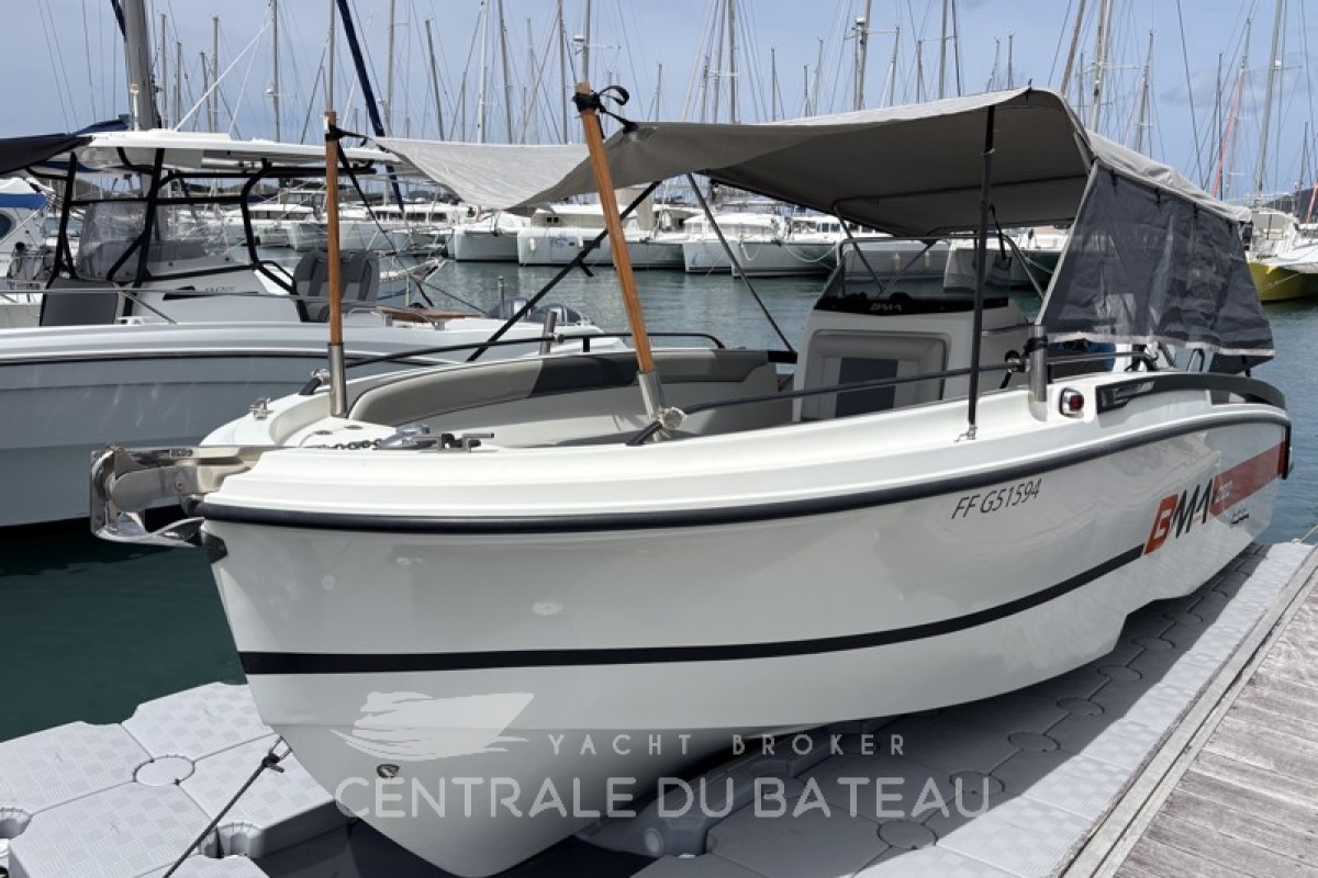 BMA X222 sur ponton flottant et taud de soleil - Centrale du Bateau