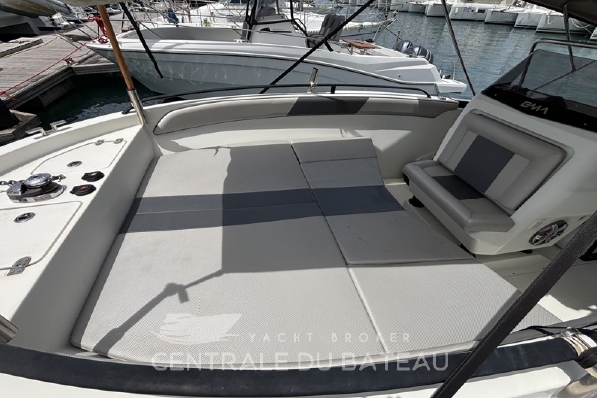 Grand bain de soleil avant - BMA X222 - Centrale du Bateau