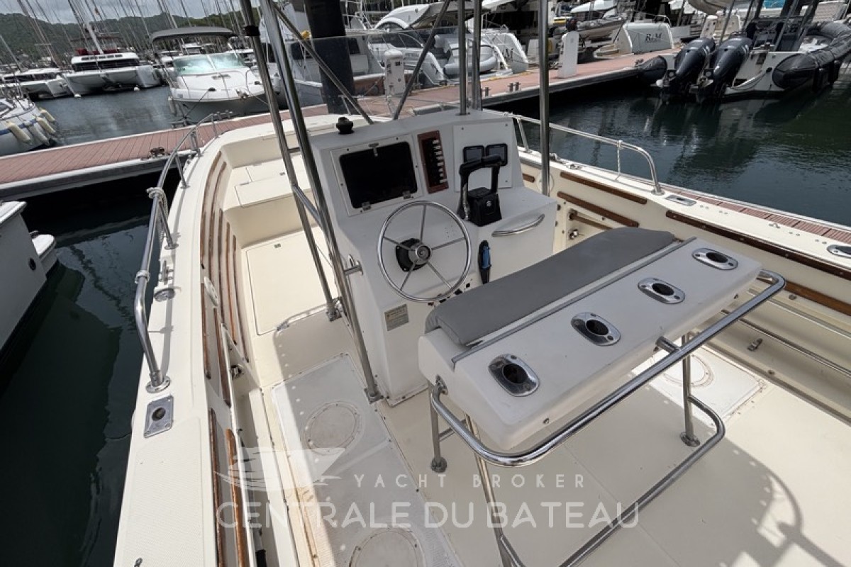 Vue de profil aménagement - Sea Cat 2550 - Centrale du Bateau