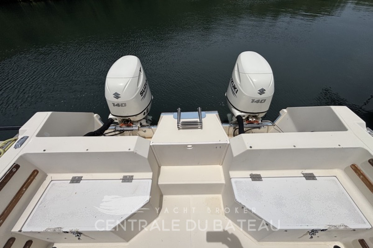Banquettes arrière et moteurs - Sea Cat 2550 - Centrale du Bateau