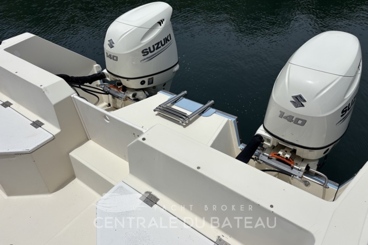 2 moteurs Suzuki sur catamaran - Sea Cat 2550 - Centrale du Bateau