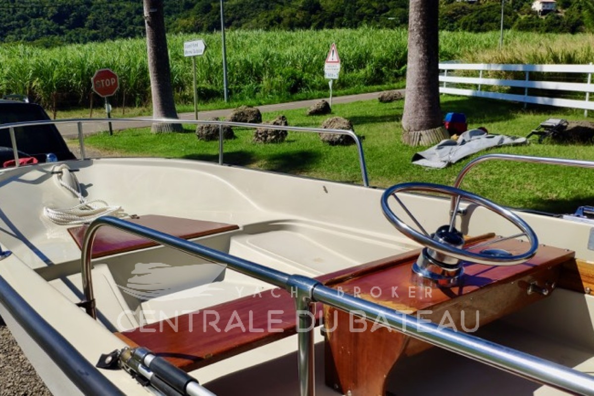 Main courante et volant - Boston Whaler 15 - Centrale du Bateau