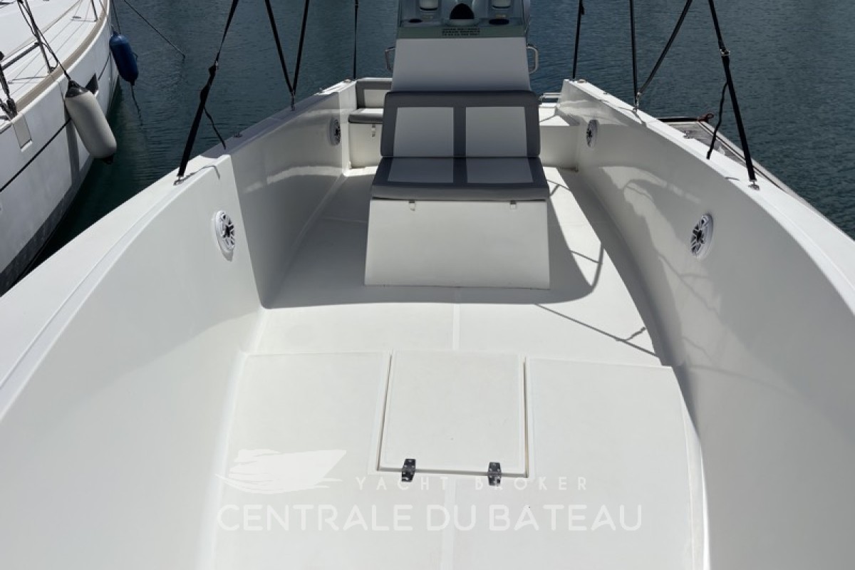 Vue de l'avant - bateau à vendre en Martinique - Maran 30  - Centrale du Bateau