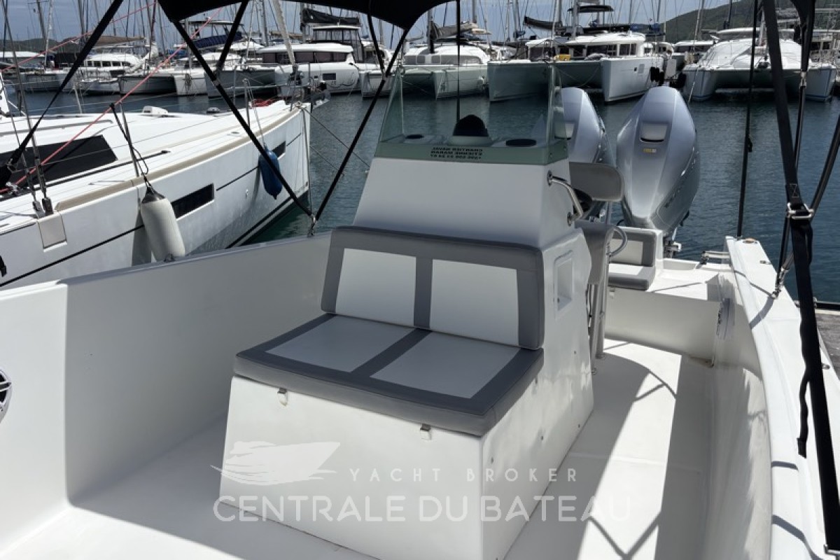 Siège avant console - Bateau Maran 30  - Centrale du Bateau