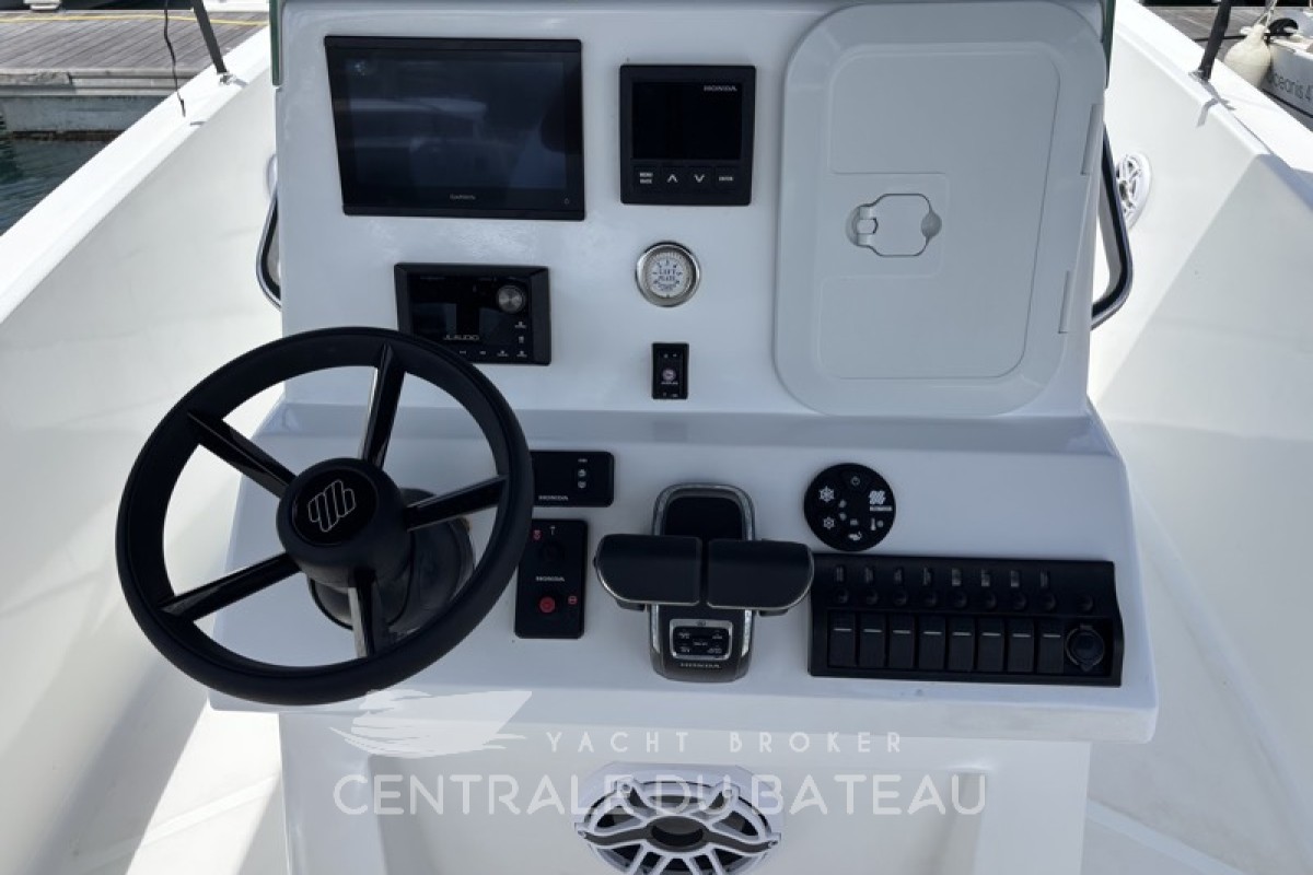Poste de pilotage - Maran 30  - Centrale du Bateau
