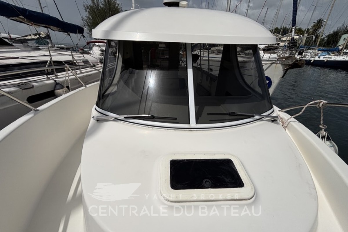 Vue pare brise avant bateau Arvor 250 AS - Centrale du Bateau