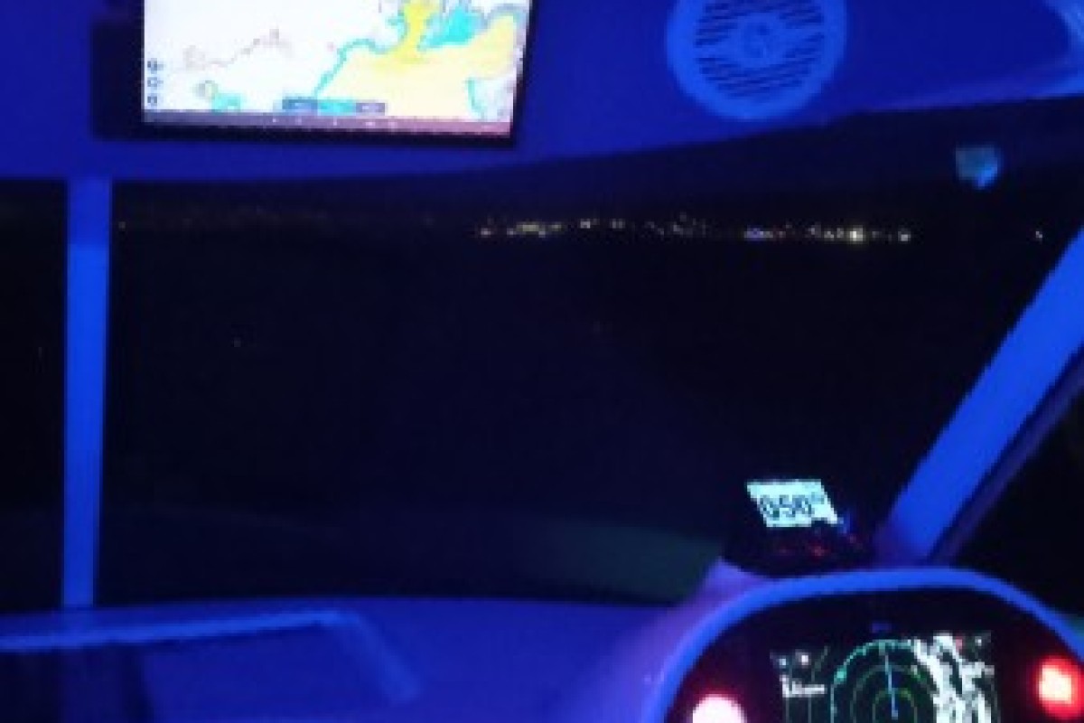 Vue de nuit poste de pilotage Arvor 250 AS - Centrale du Bateau