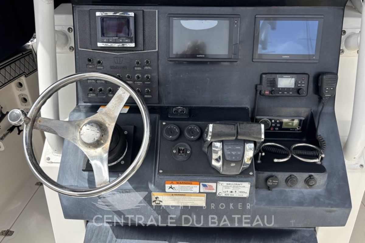 Poste de pilotage Wellcraft 302 - Centrale du Bateau