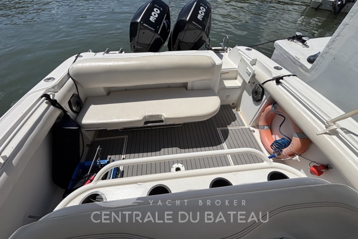 Vue arrière cockpit Wellcraft Scarab 32 - Centrale du Bateau