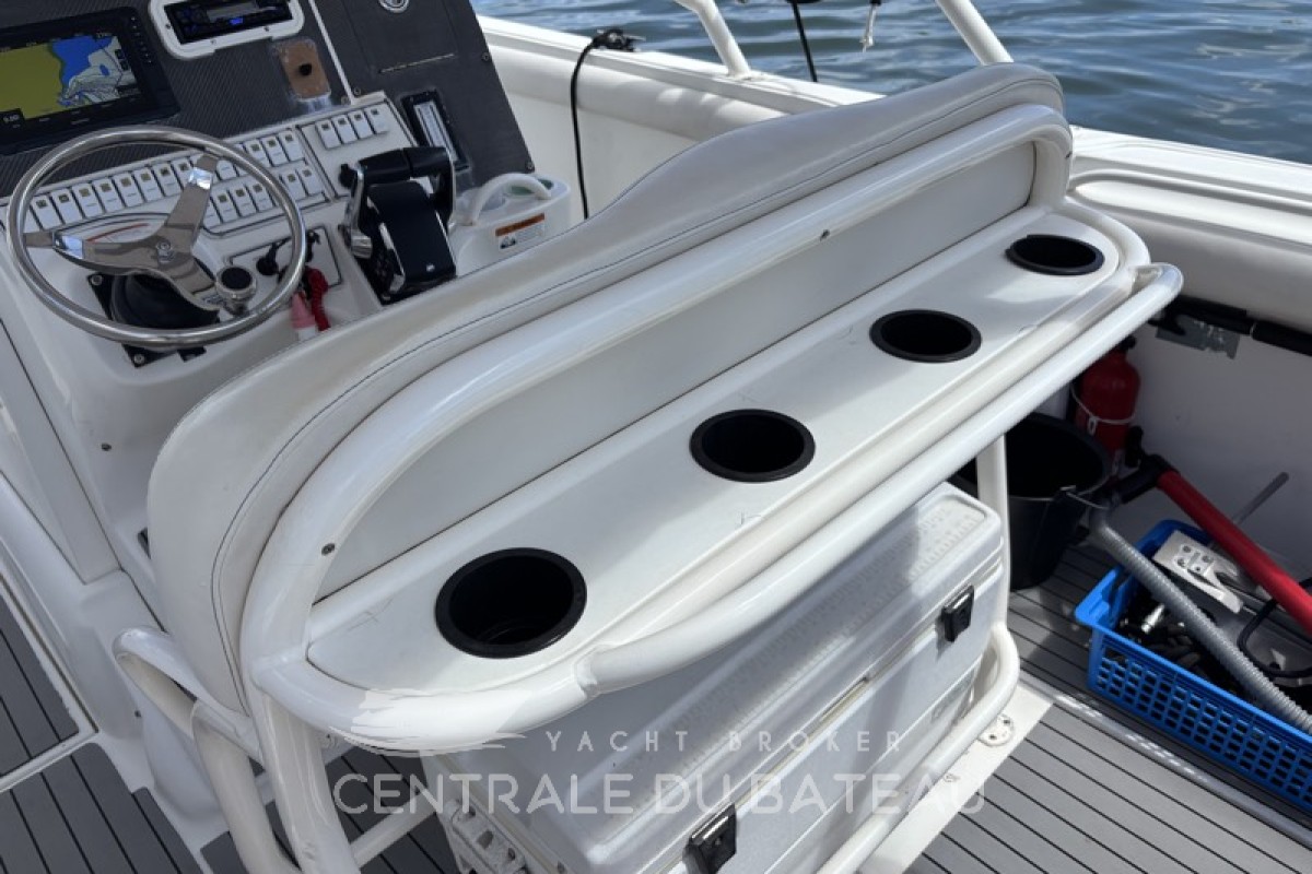 Vue arrière leaning post Wellcraft Scarab 32 - Centrale du Bateau