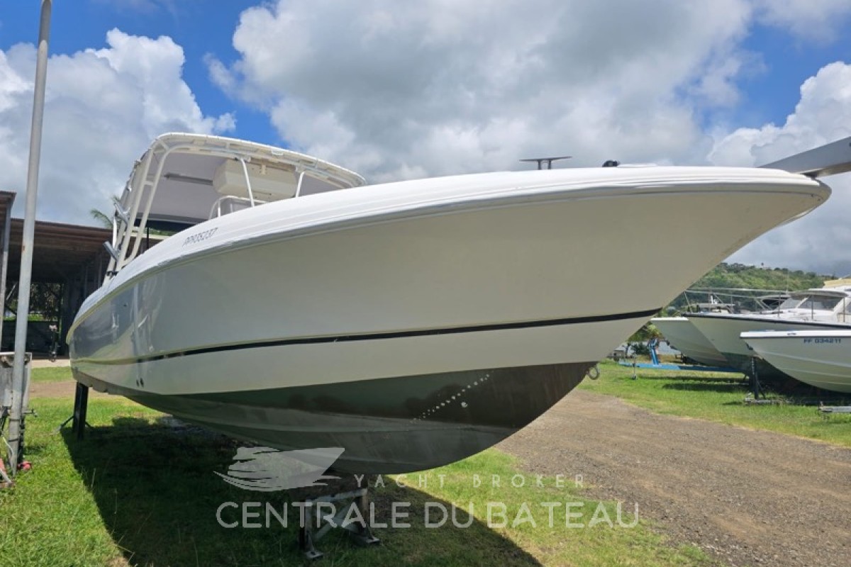 Scarab 32 à terre en Martinique - Centrale du Bateau
